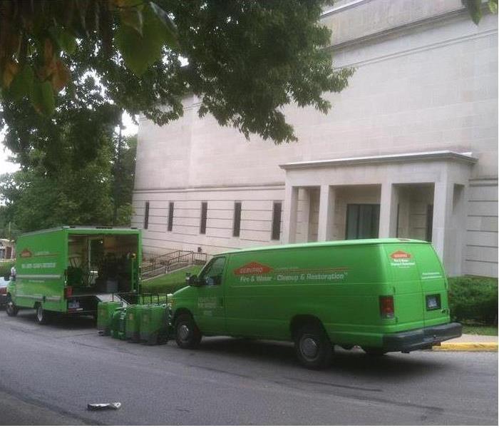 SERVPRO vehicles arriving to a commercial building